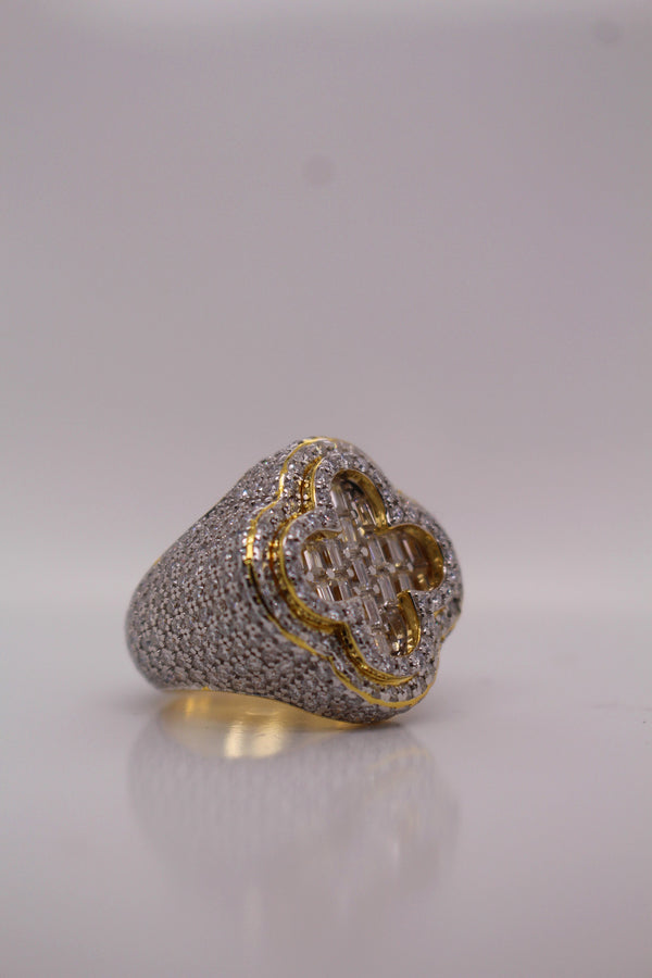 Clover Luxury 'Iced Out' Ring