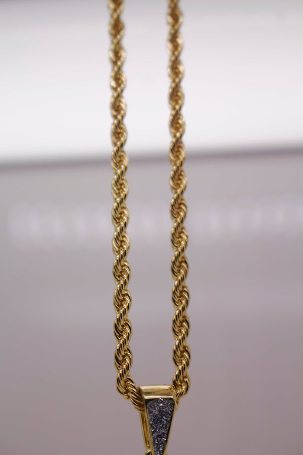 LUXURY CANNABIS LEAF PENDANT NECKLACE