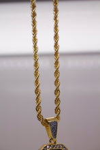 LUXURY CANNABIS LEAF PENDANT NECKLACE
