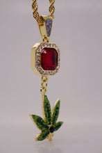 LUXURY CANNABIS LEAF PENDANT NECKLACE
